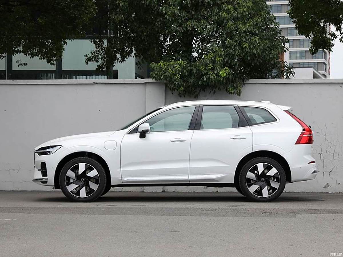 沃爾沃 XC60新能源  2024款 T8 插電混動 長續(xù)航四驅(qū)智雅豪華版圖片