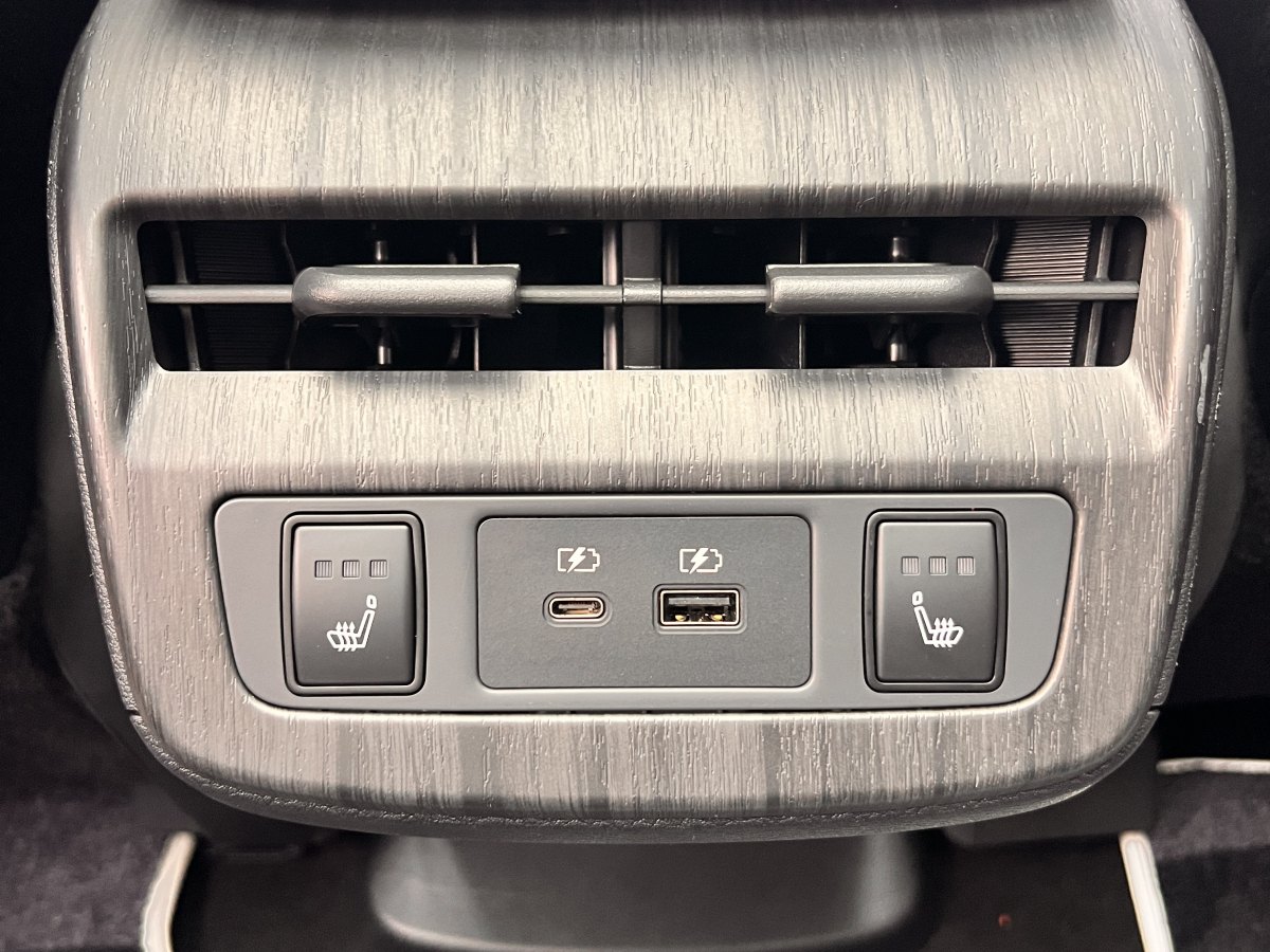 日產(chǎn) Ariya艾睿雅  2022款 兩驅(qū)長續(xù)航頂配版圖片