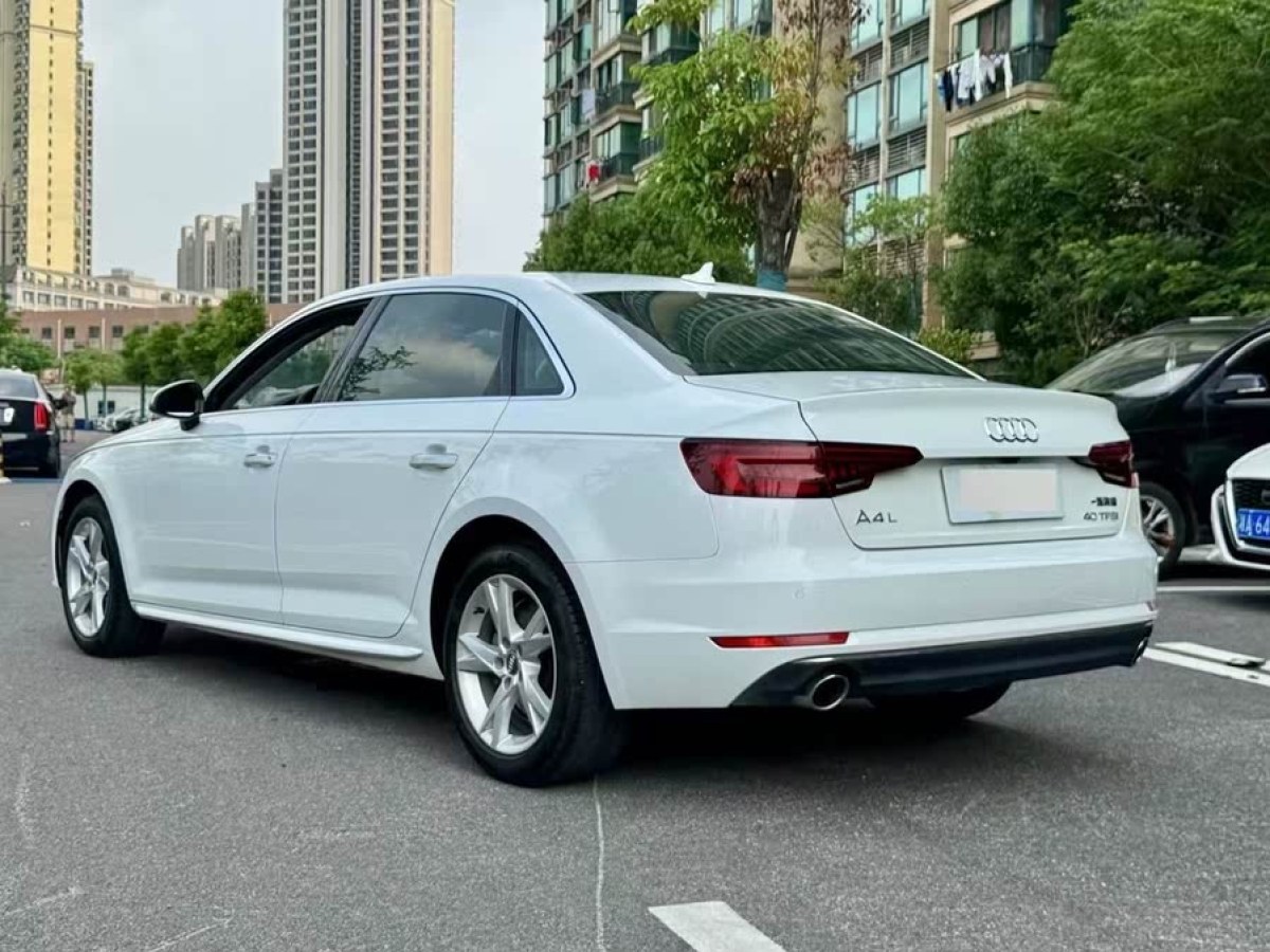 奧迪 奧迪A4L  2018款 30周年年型 40 TFSI 進(jìn)取型圖片