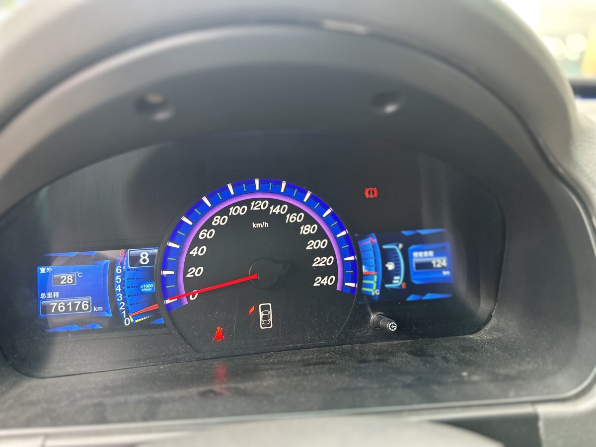 比亞迪 M6  2013款 2.4L 手動豪華型圖片