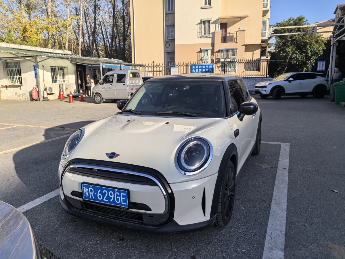 MINI MINI  2022款 改款 1.5T COOPER 經(jīng)典派圖片