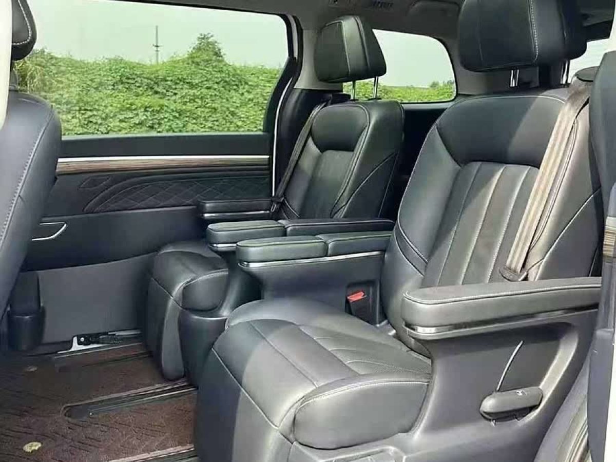廣汽傳祺 M8  2021款 領(lǐng)秀系列 390T 尊貴版圖片