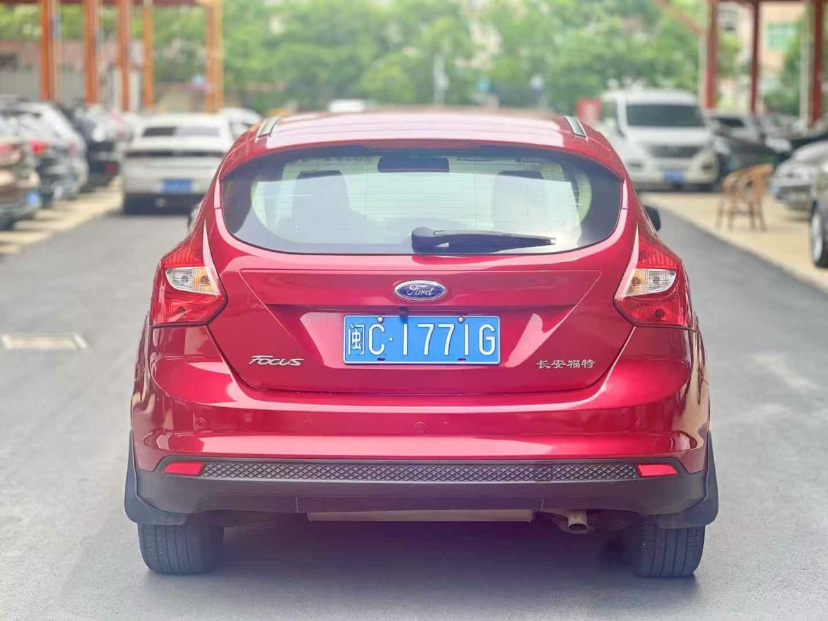 福特 福克斯  2013款 三廂經(jīng)典 1.8L 自動(dòng)基本型圖片