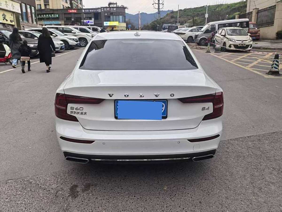 沃爾沃 S60L  2022款 B4 智逸豪華版圖片