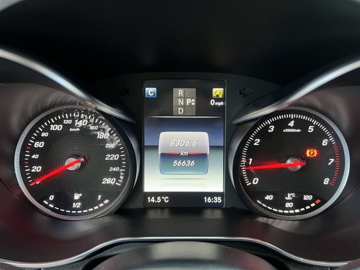 奔驰 奔驰GLC  2023款 改款 GLC 260 4MATIC 轿跑SUV图片