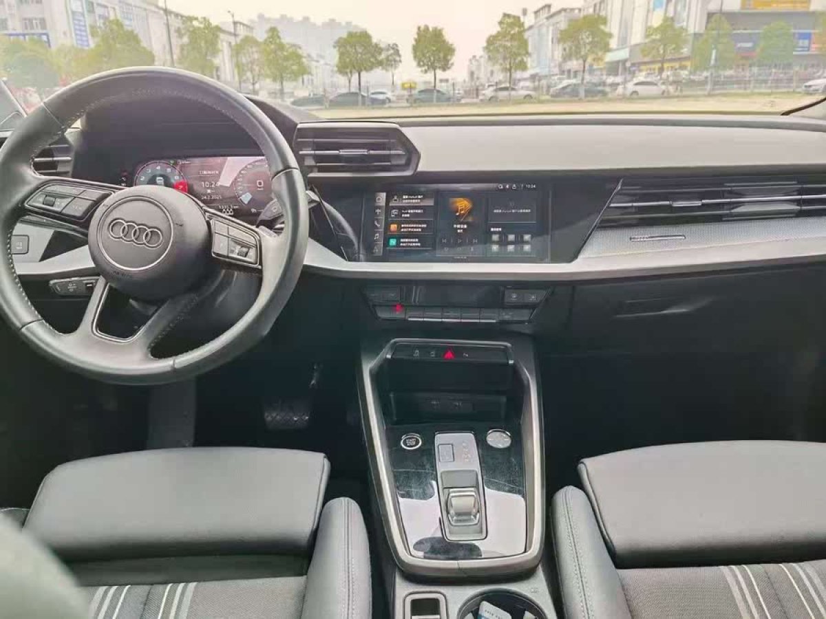 奧迪 奧迪A3  2022款 A3L Limousine 35 TFSI 時(shí)尚運(yùn)動(dòng)型圖片