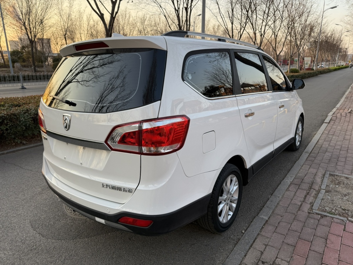 2015年10月寶駿 730  2014款 1.5L 手動(dòng)標(biāo)準(zhǔn)型 7座