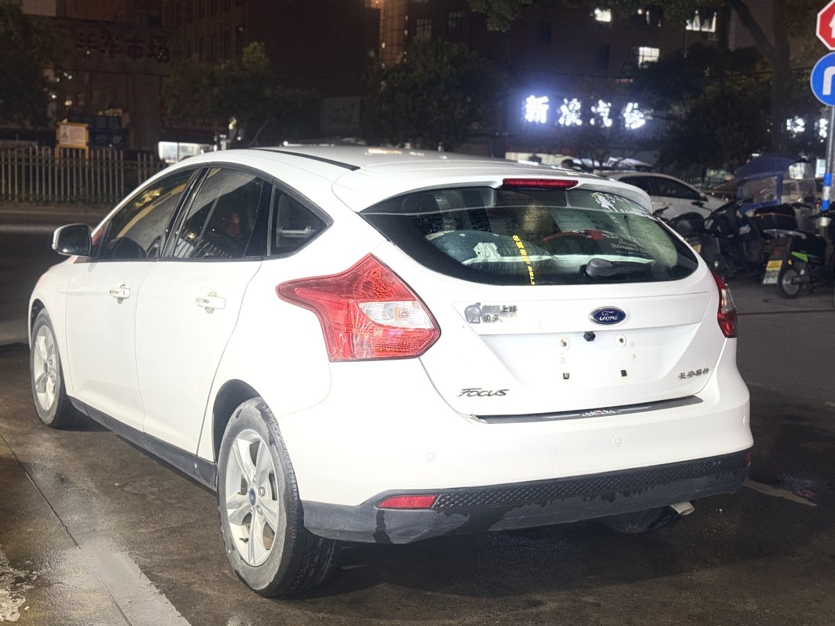 福特 ?？怂? 2012款 兩廂 1.6L 自動風尚型圖片