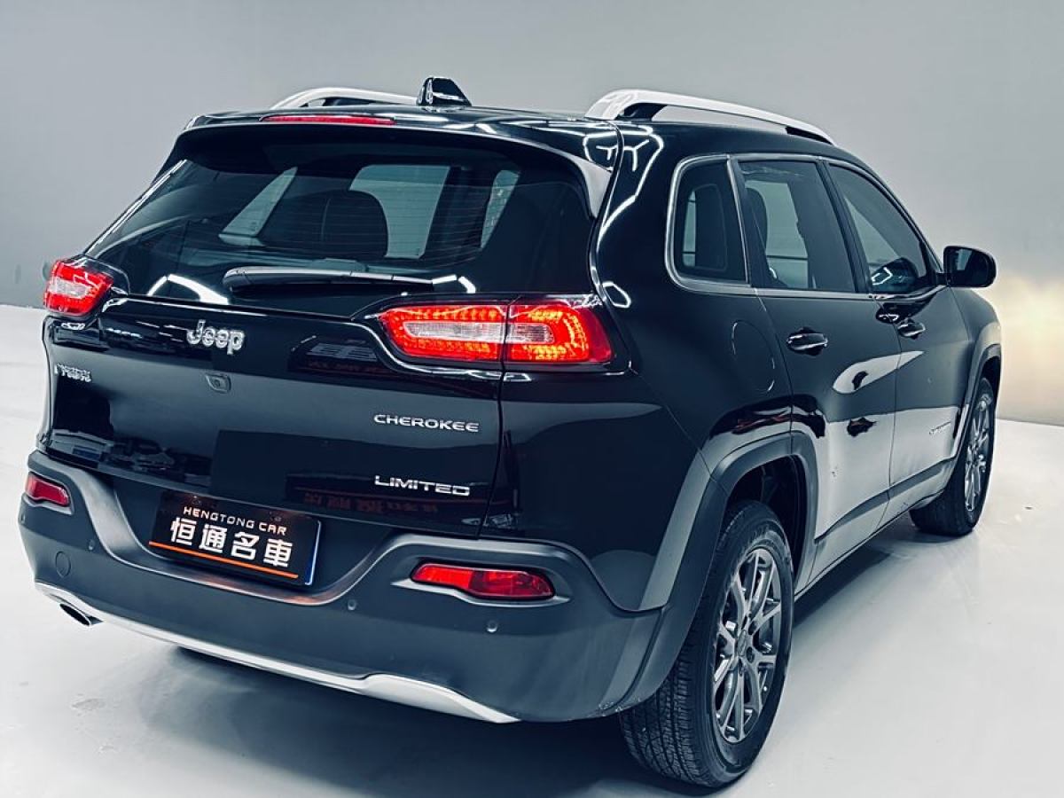 Jeep 自由光  2020款 2.0L 兩驅(qū)經(jīng)典運動版圖片