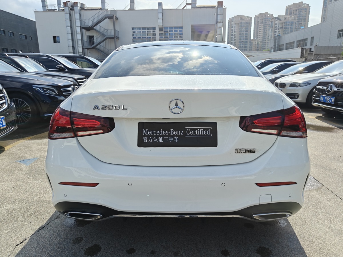 奔馳 奔馳A級(jí)  2019款  改款 A 200 L 運(yùn)動(dòng)轎車圖片