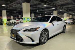 ES 雷克薩斯 260 卓越版