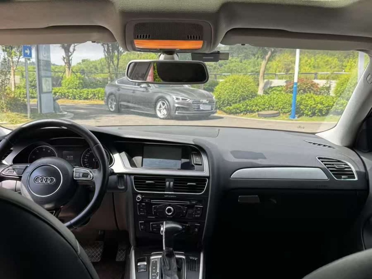 奧迪 奧迪A4L  2013款 35 TFSI 自動(dòng)標(biāo)準(zhǔn)型圖片