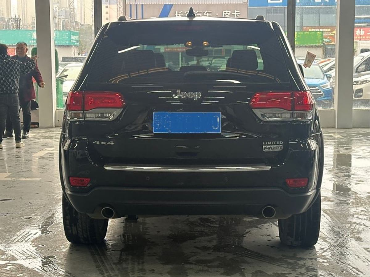 2019年10月Jeep 大切諾基  2017款 3.6L 精英導(dǎo)航版