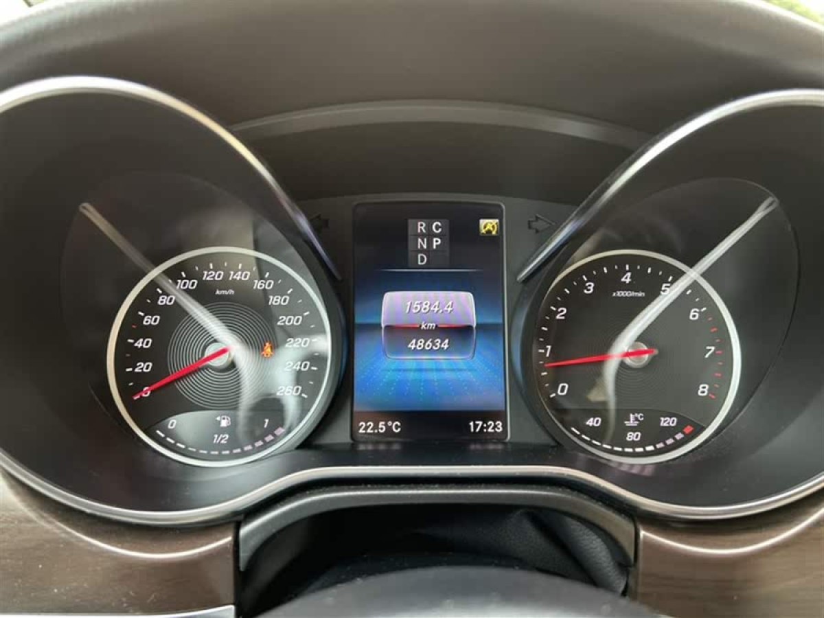 奔馳 V級(jí)  2020款 V 260 領(lǐng)航版圖片