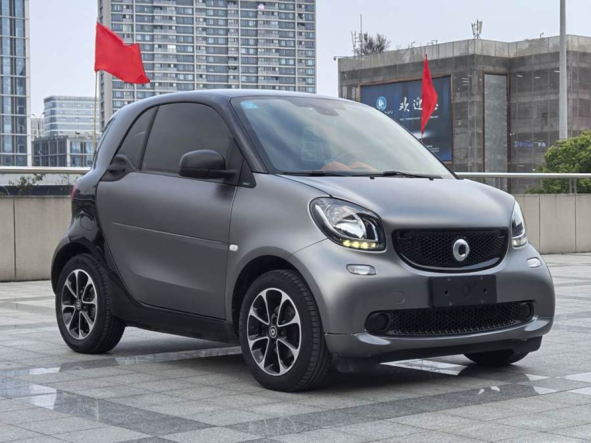 2017年3月smart fortwo  2016款 1.0L 灰行俠特別版