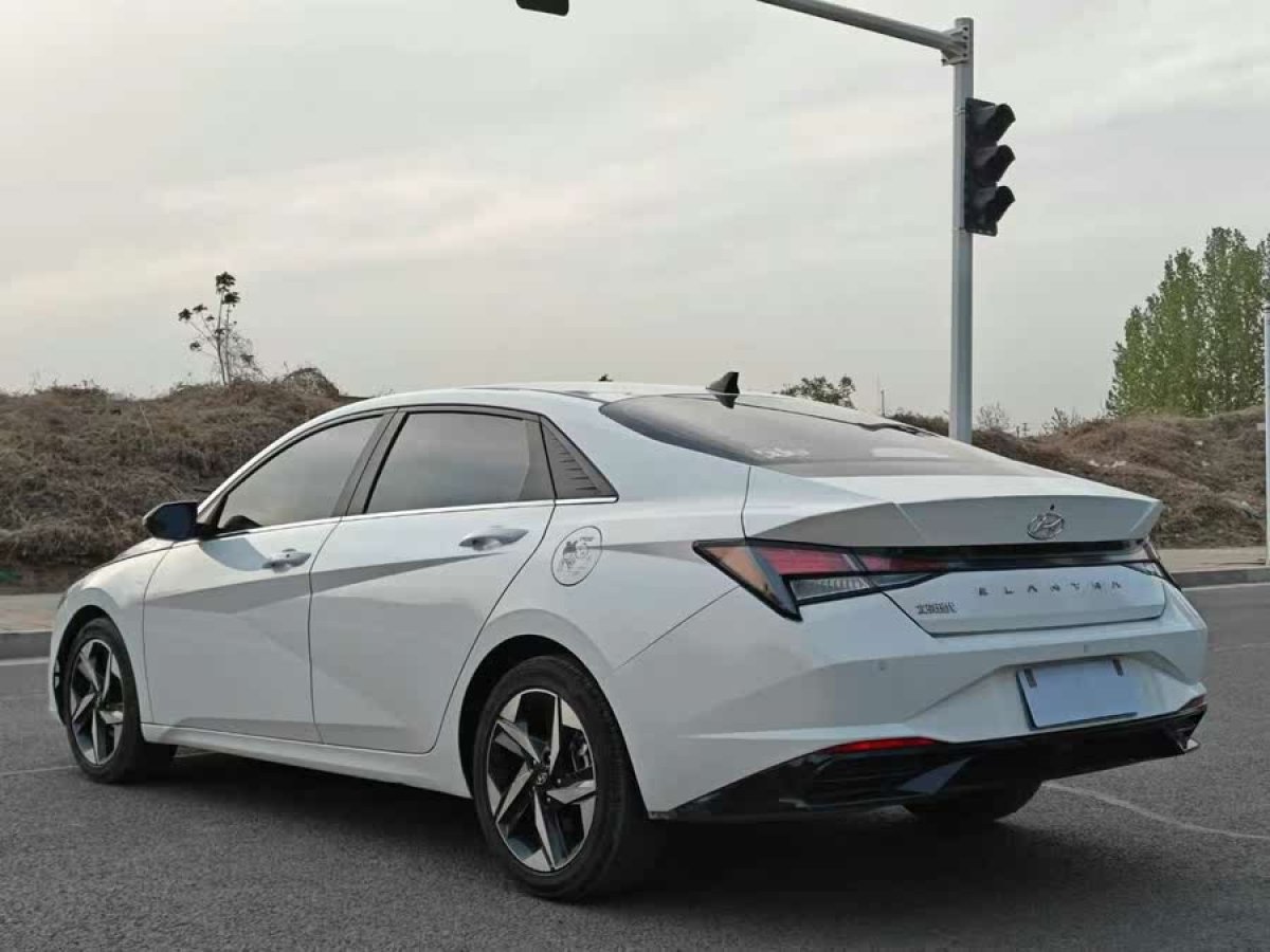 現(xiàn)代 伊蘭特  2022款 1.5L CVT LUX尊貴版圖片