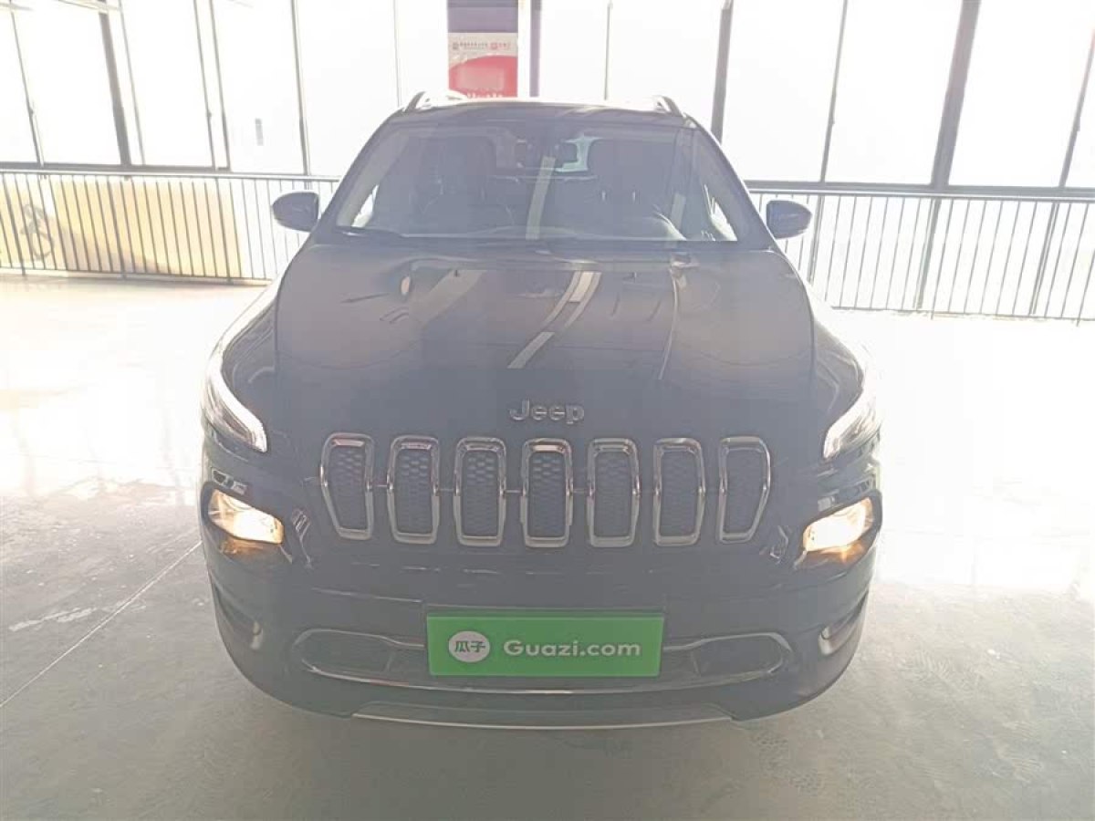 Jeep 自由光  2017款 2.0L 優(yōu)越版圖片