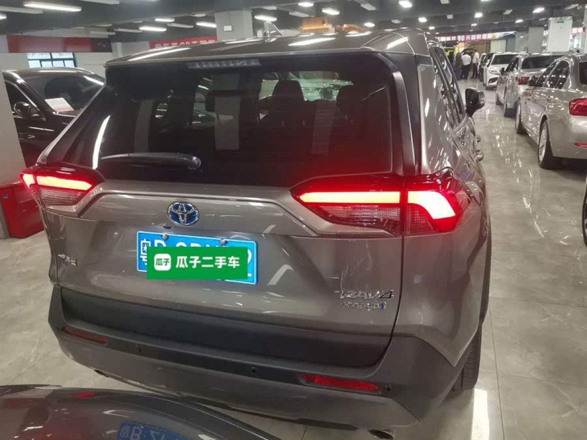 豐田 RAV4榮放  2023款 雙擎 2.5L E-CVT兩驅(qū)精英版圖片