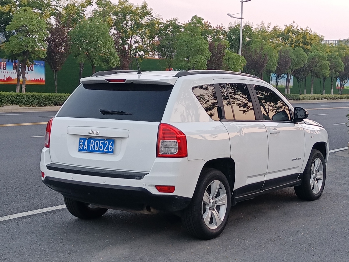 Jeep 指南者  2013款 2.4L 四驅(qū)運動版圖片