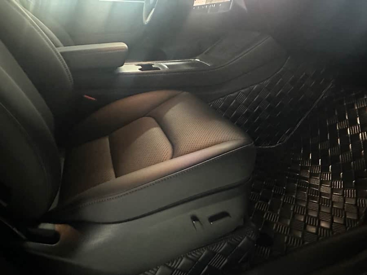 特斯拉 Model Y  2024款 后輪驅(qū)動(dòng)版圖片