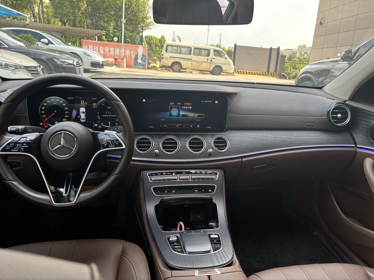 奔馳 奔馳E級(jí)  2022款 改款三 E 300 L 時(shí)尚型圖片