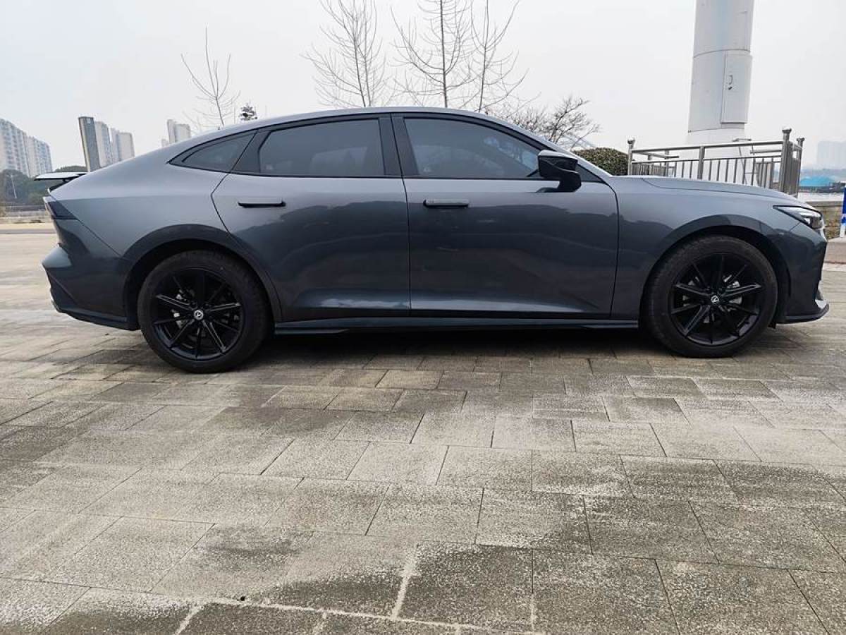 長(zhǎng)安 長(zhǎng)安UNI-V  2023款 1.5T 尊貴型圖片