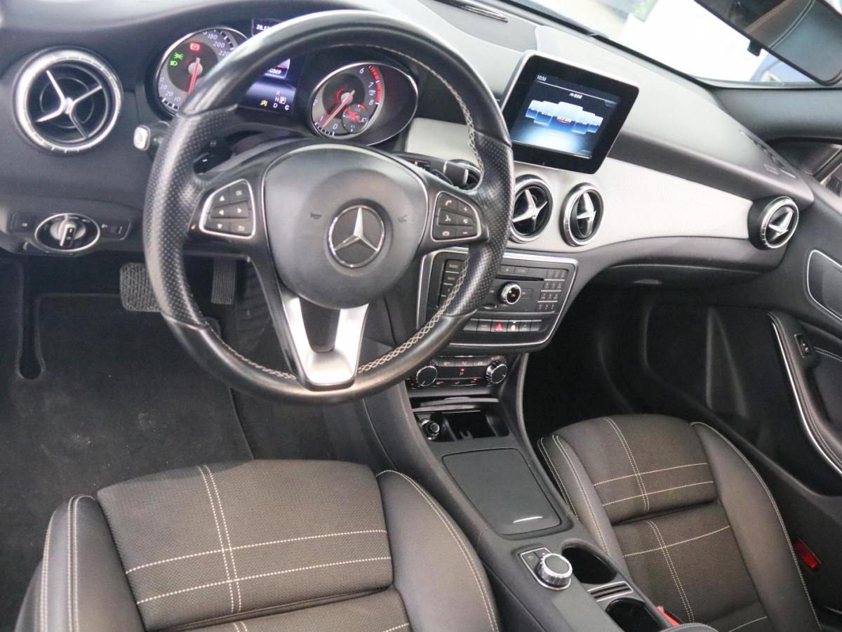 奔馳 奔馳CLA級  2016款 CLA 200 動感型圖片