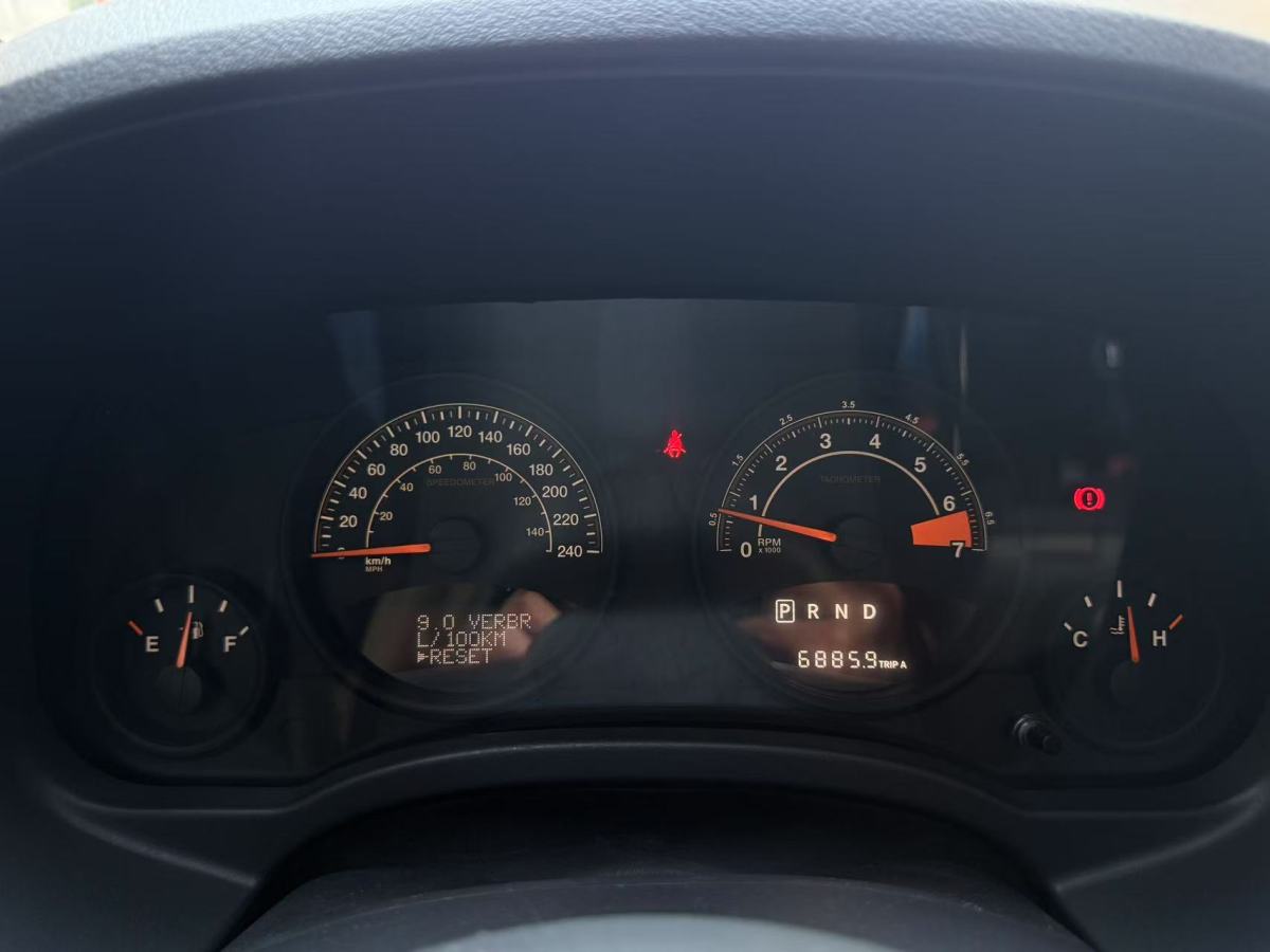 Jeep 指南者  2014款 2.0L 兩驅(qū)運(yùn)動(dòng)版圖片