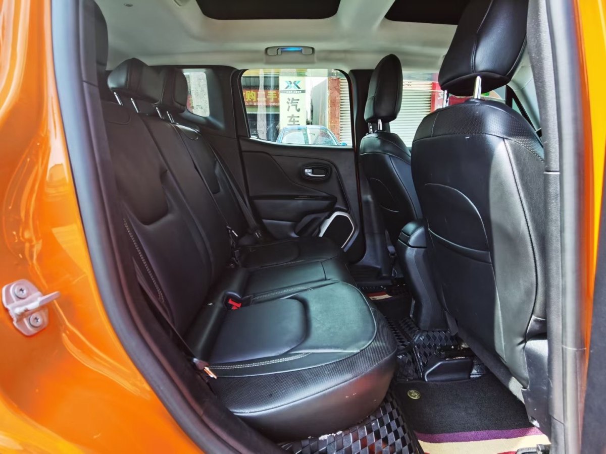 Jeep 自由侠  2018款 互联大屏版 180T 自动智能敞篷版图片