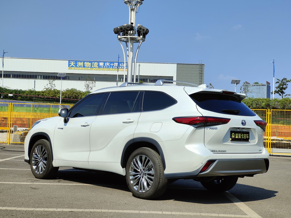 豐田 漢蘭達(dá)  2022款 雙擎 2.5L 四驅(qū)尊貴版 7座圖片