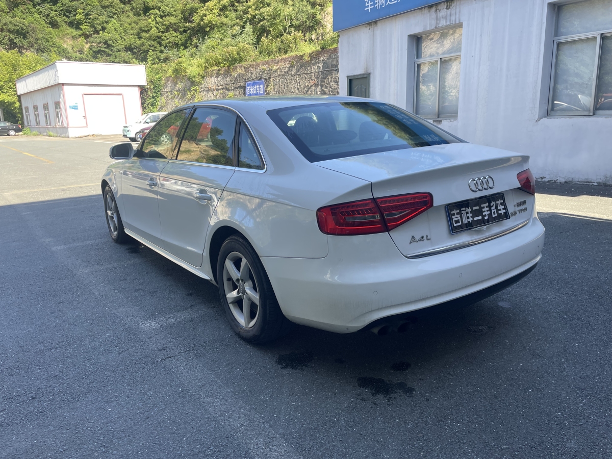 奧迪 奧迪A4L  2013款 35 TFSI 自動標(biāo)準(zhǔn)型圖片