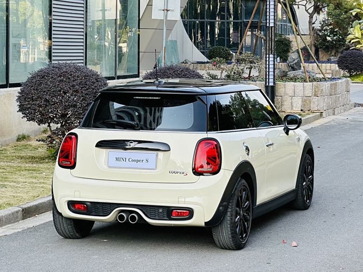 MINI COUNTRYMAN  2018款 1.5T COOPER 藝術(shù)家圖片