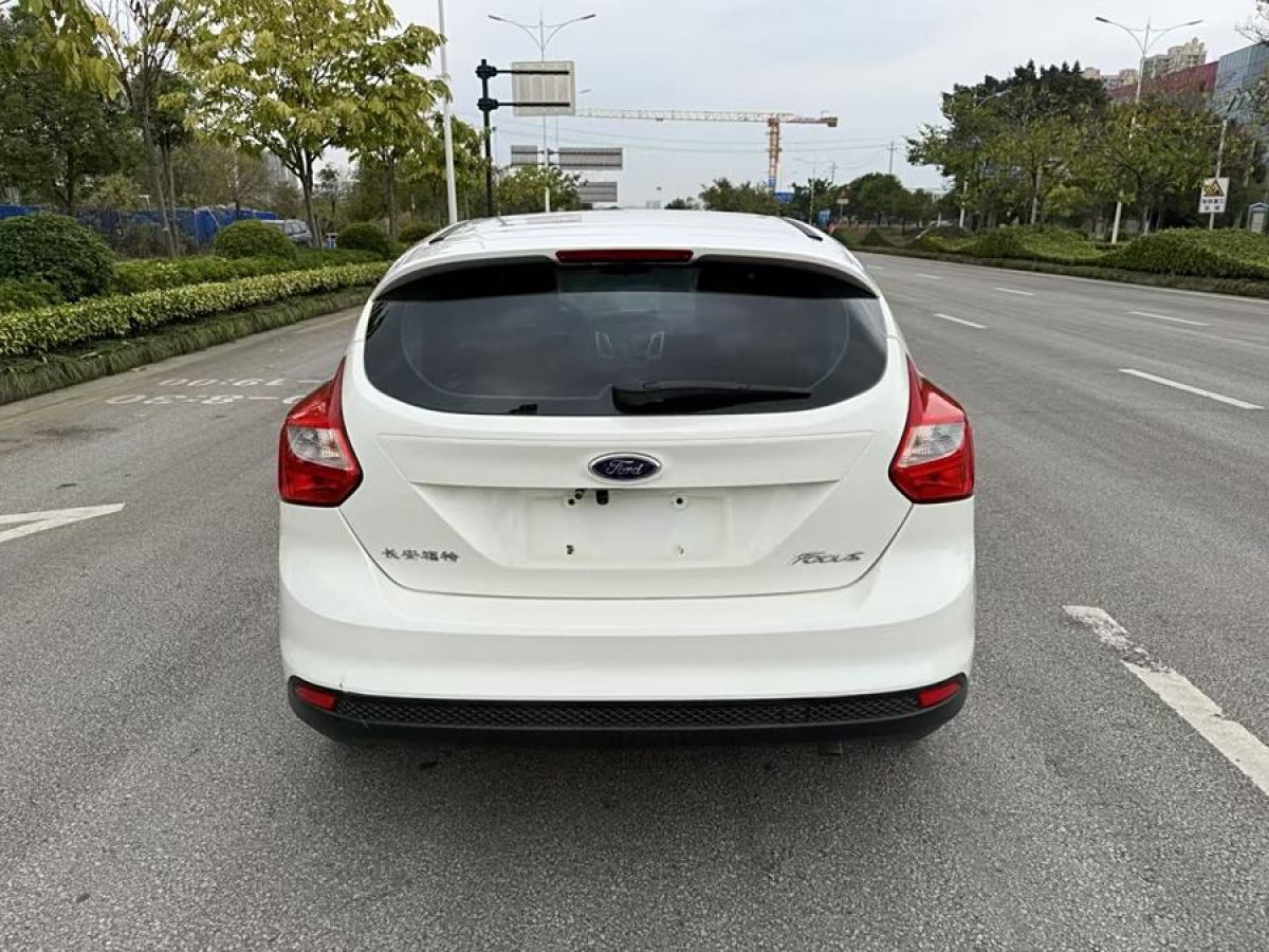 福特 ?？怂? 2012款 兩廂 1.6L 自動舒適型圖片