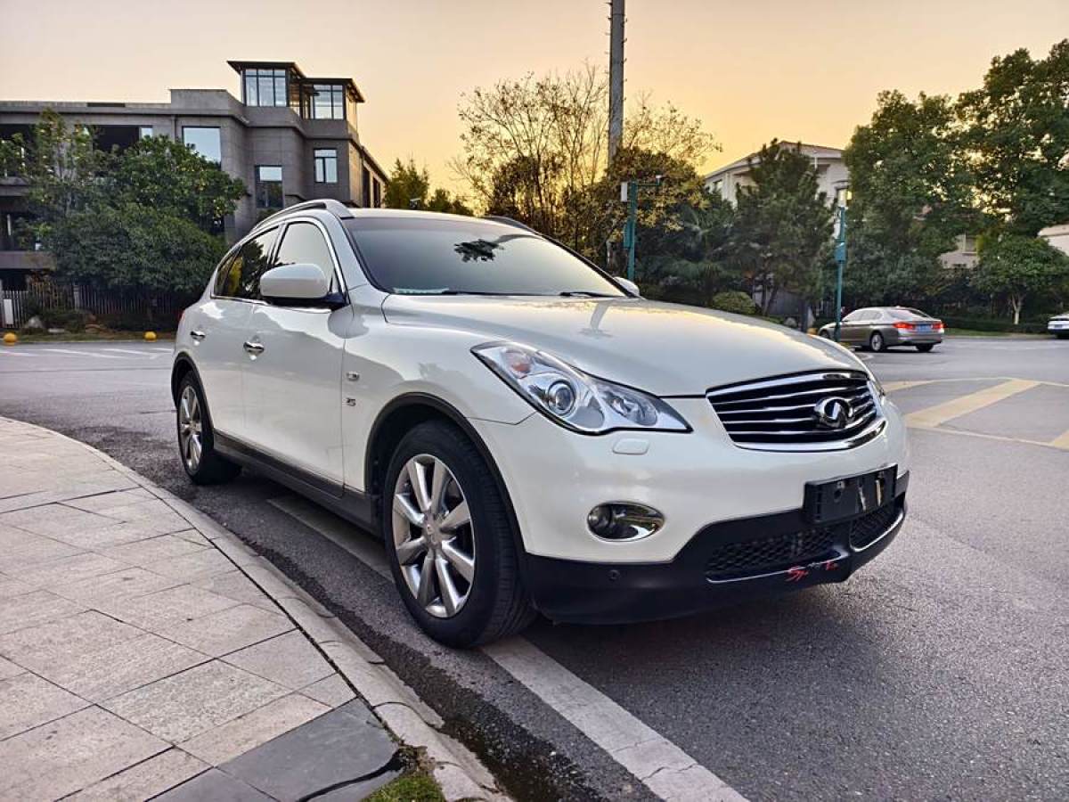 英菲尼迪 QX50  2013款 2.5L 兩驅(qū)優(yōu)雅版圖片