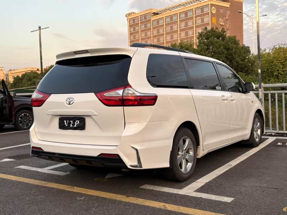 豐田 塞納  2015款 3.5L 兩驅(qū)LE圖片