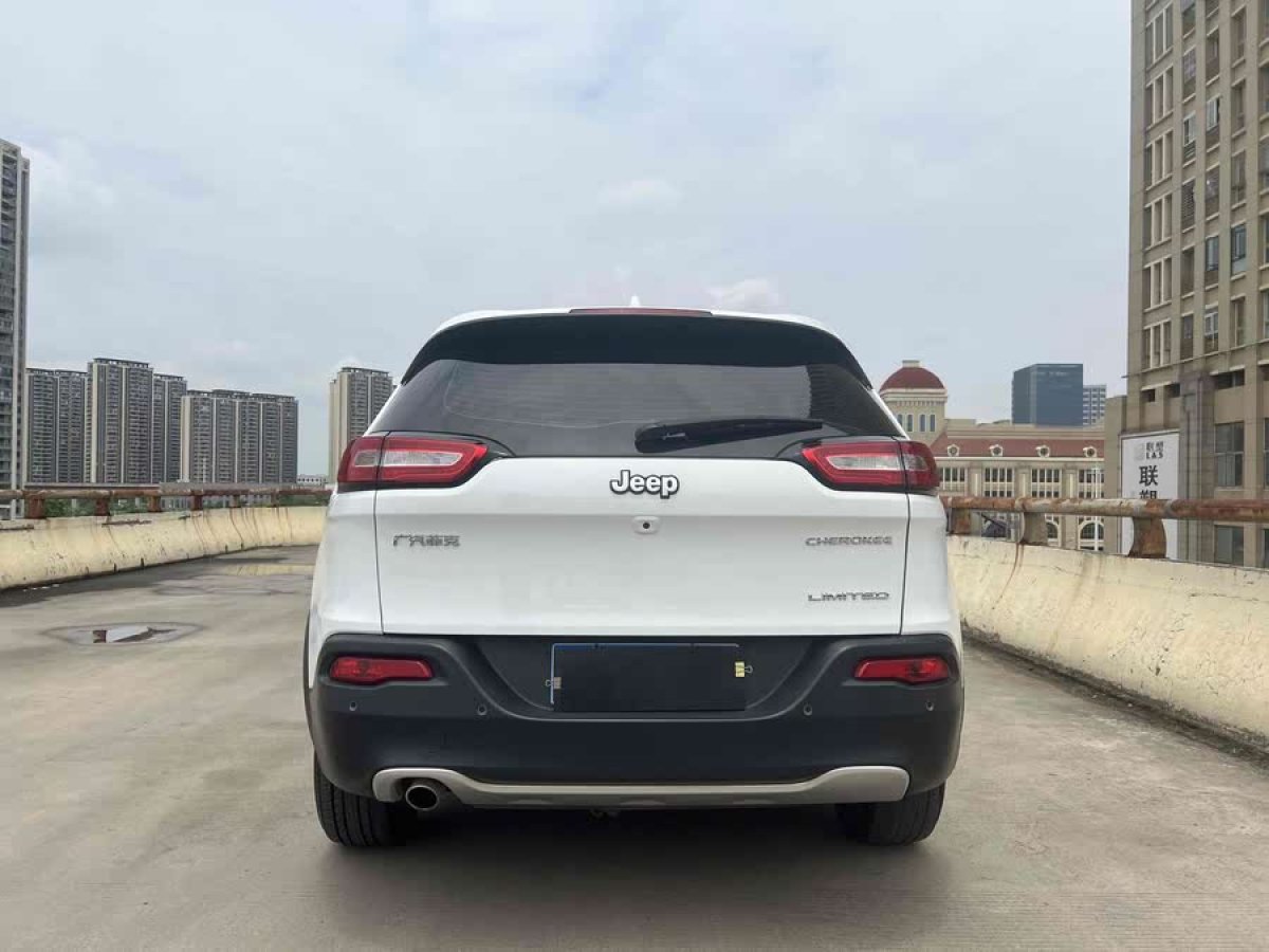 Jeep 自由光  2017款 2.0L 優(yōu)越版圖片