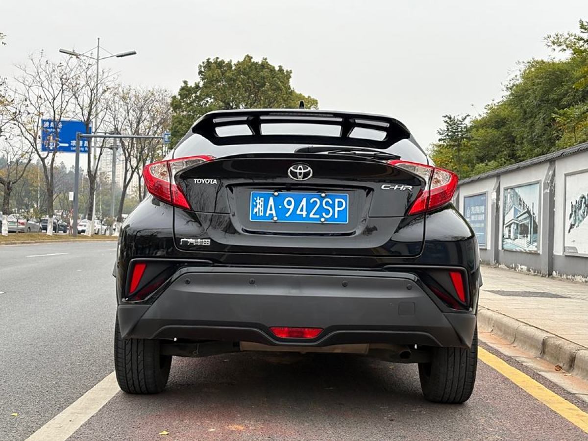 豐田 C-HR  2018款 2.0L 領(lǐng)先天窗版 國V圖片