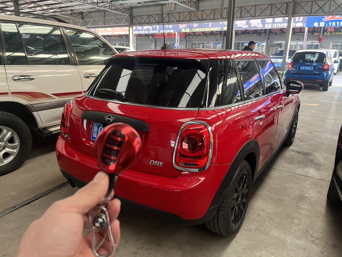 2021年8月MINI MINI  2021款 1.5T ONE 五門版