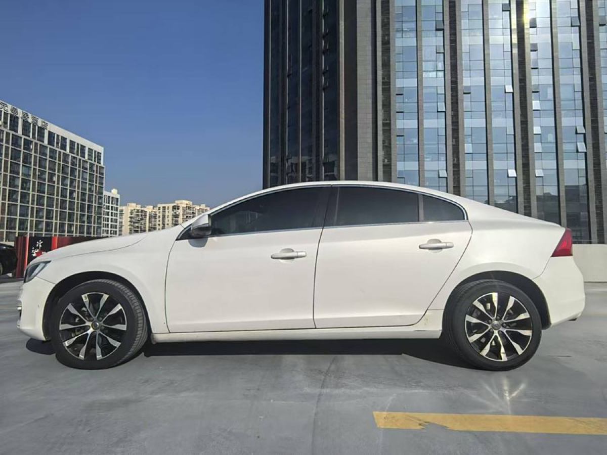 沃爾沃 S60L  2018款 T3 智進(jìn)進(jìn)取版圖片