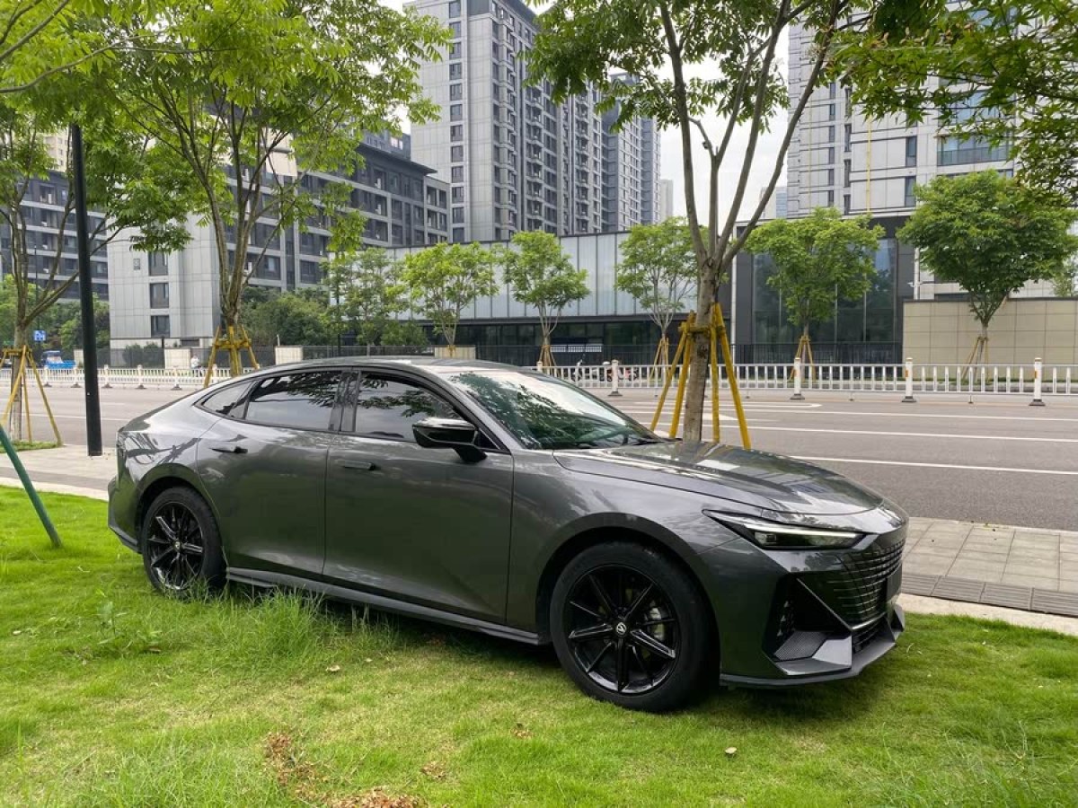 長安 長安UNI-V  2022款 1.5T 尊貴型圖片