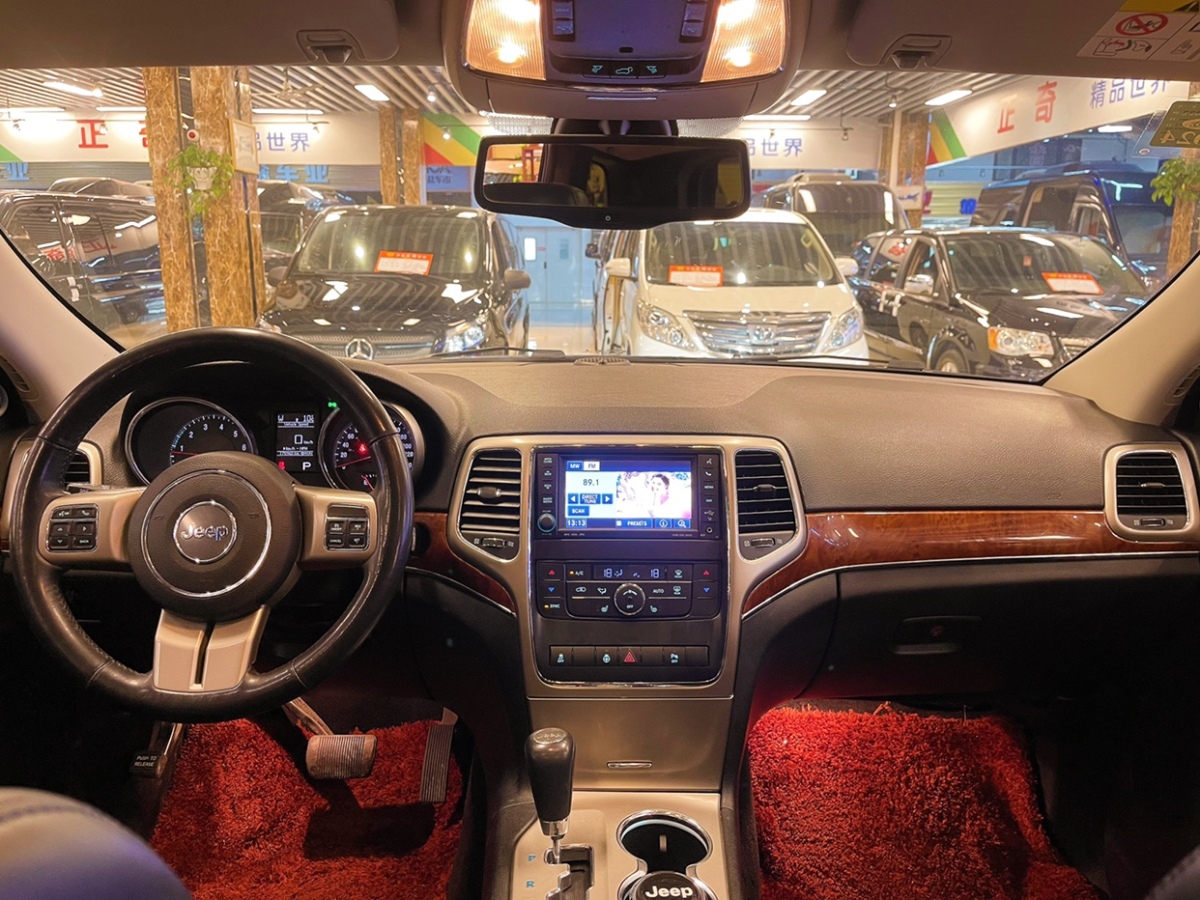 2013年10月Jeep 大切诺基  2013款 3.6L 豪华导航版