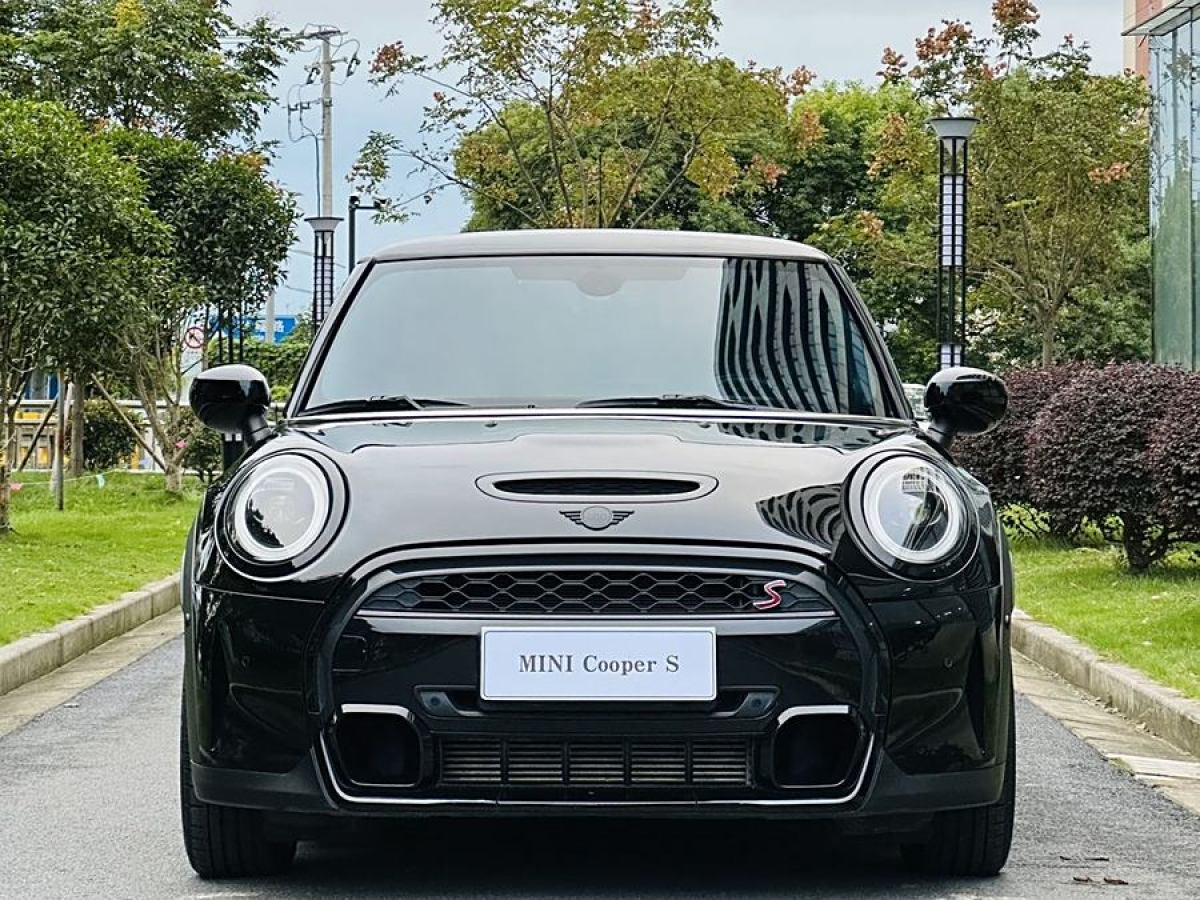 MINI MINI  2023款 改款 2.0T COOPER S 藝術(shù)家圖片