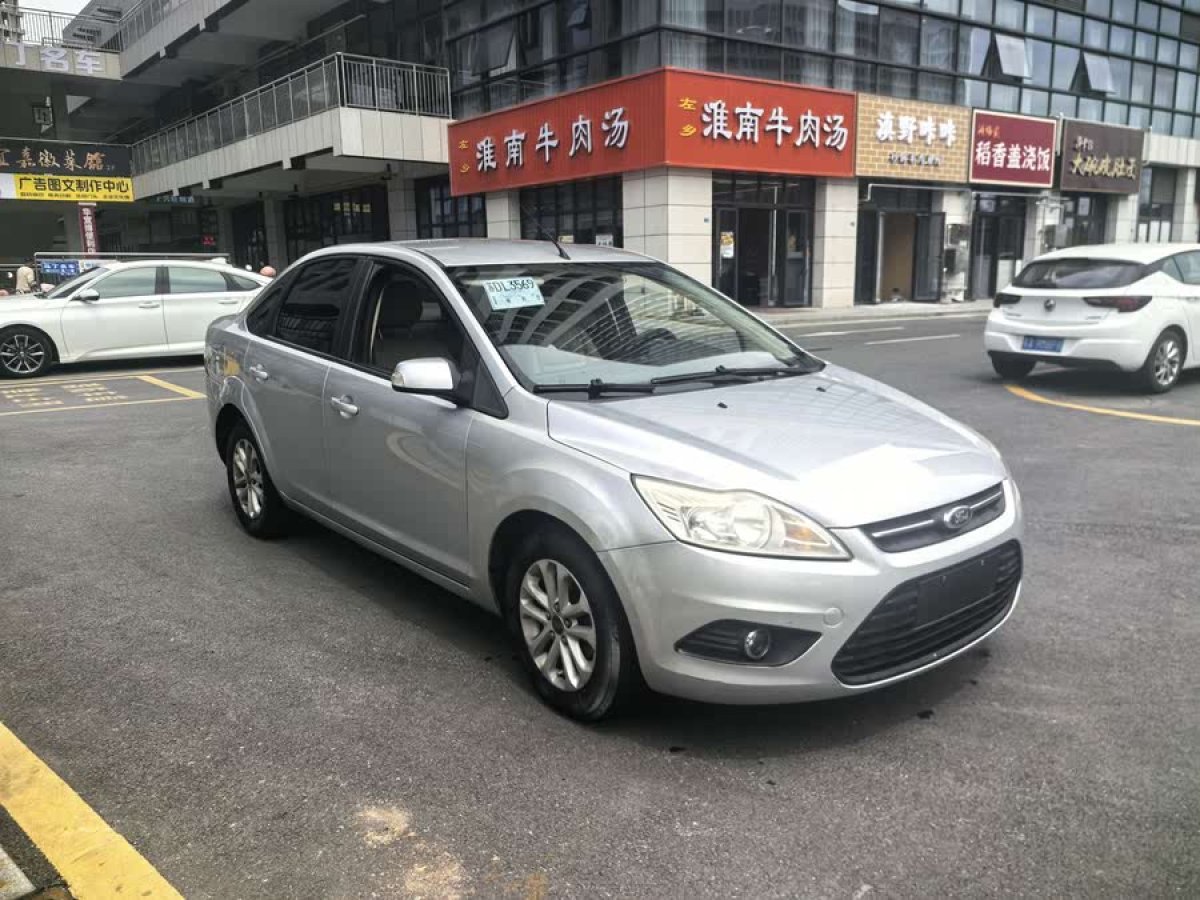 福特 ?？怂? 2013款 三廂經(jīng)典 1.8L 手動(dòng)基本型圖片