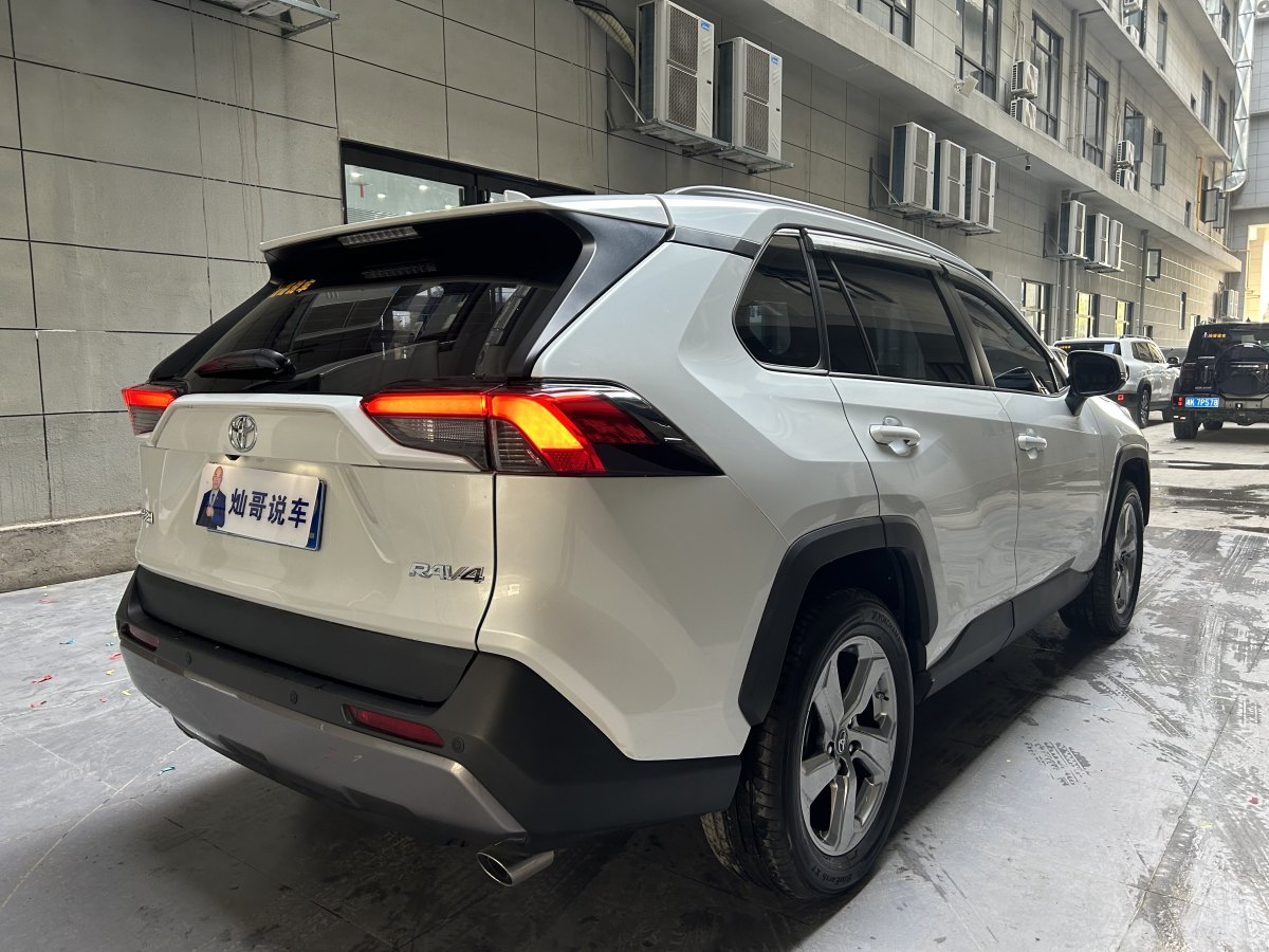 豐田 RAV4  2018款 榮放 2.0L CVT兩驅(qū)風(fēng)尚版圖片