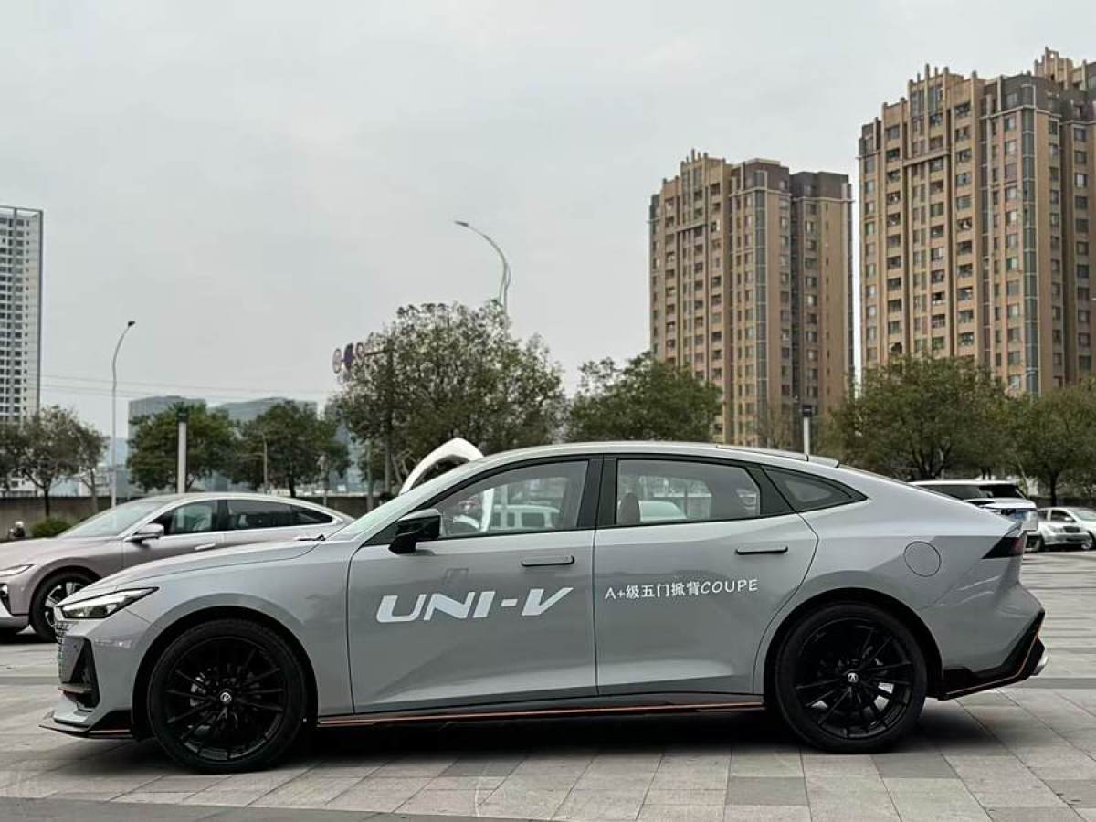 長安 長安UNI-V  2022款 1.5T 運動版圖片