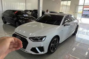 奧迪A4L 奧迪 35 TFSI 時(shí)尚動(dòng)感型