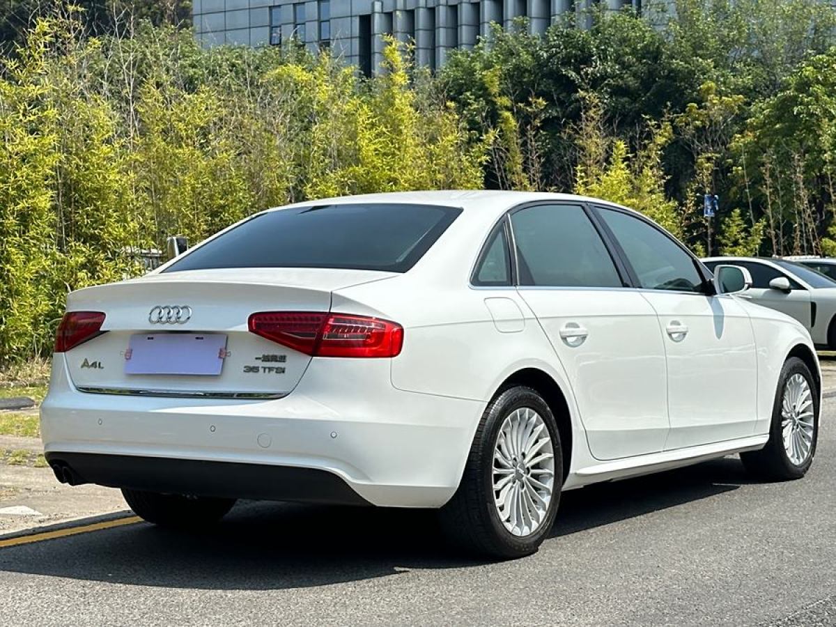 2014年8月奧迪 奧迪A4L  2015款 35 TFSI 自動標(biāo)準(zhǔn)型