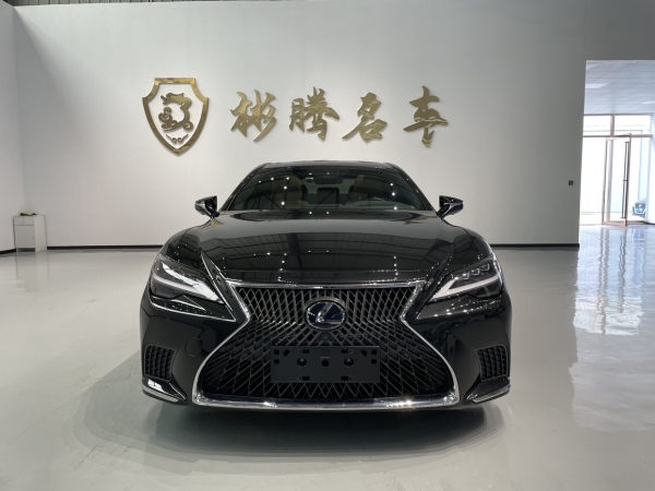 雷克萨斯 LS  2021款 500h 豪华版