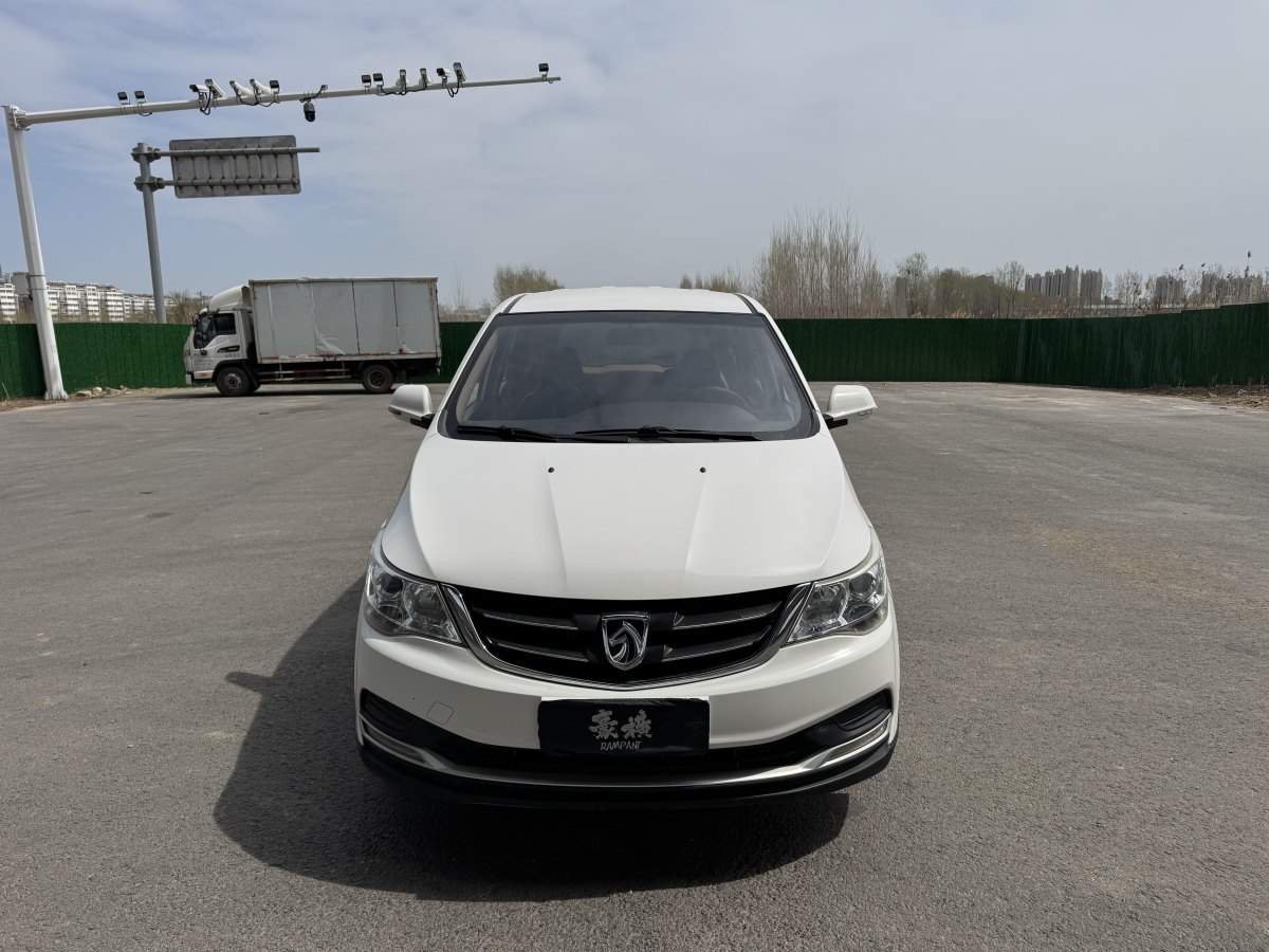 寶駿 730  2016款 改款 1.5L 手動(dòng)標(biāo)準(zhǔn)型 7座圖片