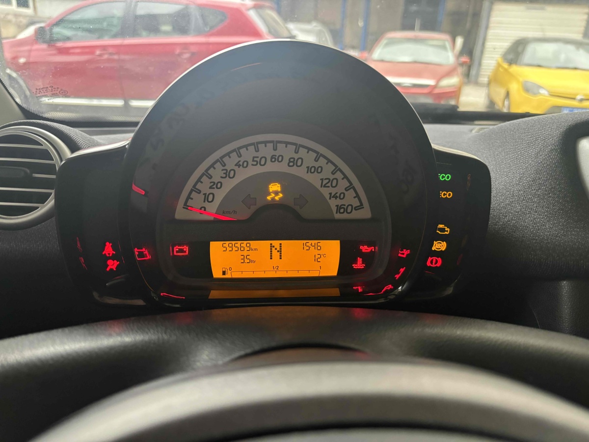 smart fortwo  2012款 1.0 MHD 硬頂標(biāo)準(zhǔn)版圖片